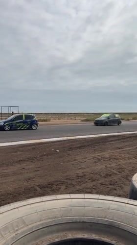 Two cars race on closed track in Arica