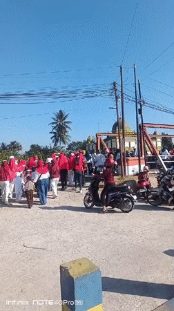 Red-and-white patriotic gathering fills Gorontalo streets and waterfront