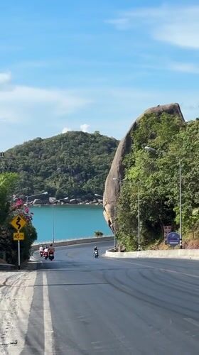 Coastal road scene captured in Baan Chaweng Noi, Thailand