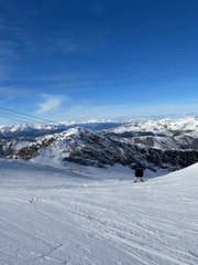 Skier enjoys sunny Alpine slopes in Austrian mountains