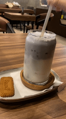 Evening café moments: layered drinks, art displays, city traffic