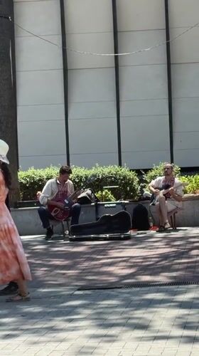 Summer morning in Varna: live guitars, park bubbles, and ice cream