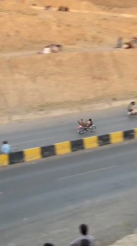 Motorcycle race draws crowds to Kuchlak highway