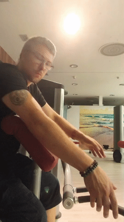 Gym workout session in Troisdorf, various exercises covered
