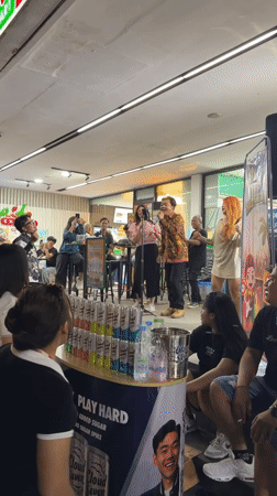 Live band performs outside 7-Eleven in Kuta, Indonesia
