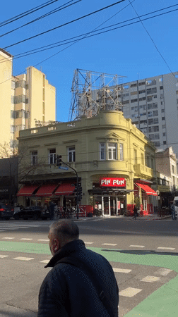 Buenos Aires street scene features yellow Pin Pun building