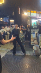 Buenos Aires street performers draw crowds during early morning hours