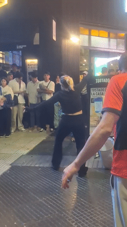 Buenos Aires street performers draw crowds during early morning hours
