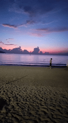 Beachgoers witness colorful sunrise at Đà Nẵng shore