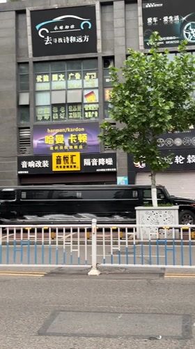 Black limousine spotted on Yuzhong District street