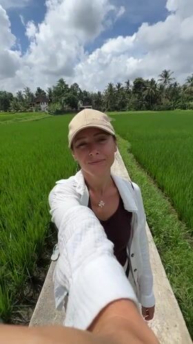 Daily life captured along Ubud's rural pathways and cafes