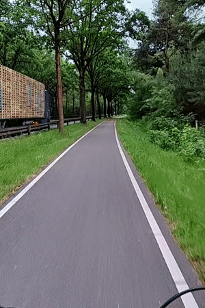 Early morning bicycle path journey documented in Oosterhout