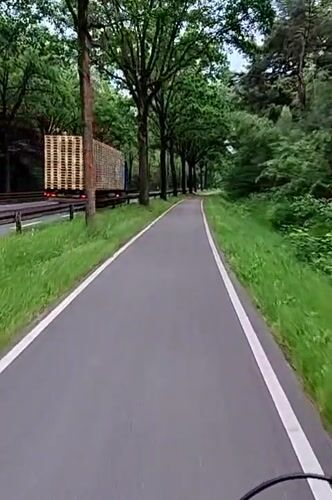 Early morning bicycle path journey documented in Oosterhout
