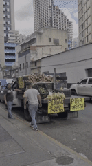 Mobile fruit vendor operates from pickup truck in Caracas