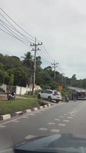 SUV accident draws ambulance response in Thailand