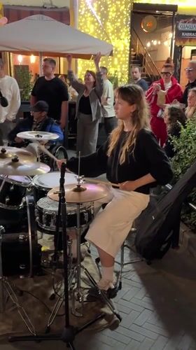 Live music and street life along Kazan's Bauman Street at night