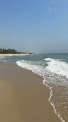 Peaceful beach scene captured in Đà Nẵng, Vietnam