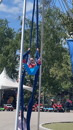 Aerial silk performance captivates observers at Khabarovsk park