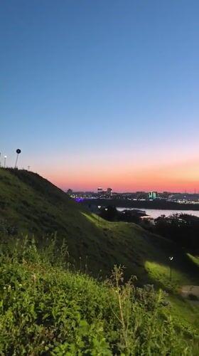 Nizhny Novgorod at dusk: riverfront views and street nightlife