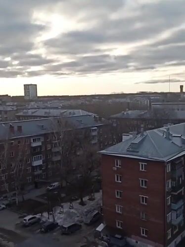Overcast winter morning captured in Novosibirsk residential district