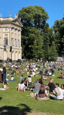 Sunday outdoor gathering draws crowds to Milan park