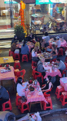 Outdoor dining scene captured in Zhangjiajie, China