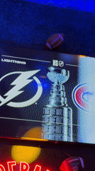 Late-night hockey viewing draws crowd to Montreal bar