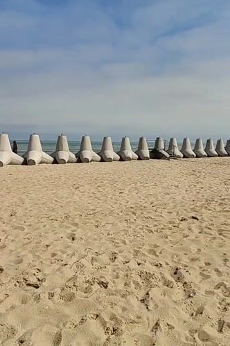 Spring afternoon scenes captured across Chornomorsk beaches and streets
