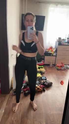 Home workout and pet turtle moments from a Novoaltaysk apartment
