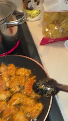 Complete chicken fettuccine cooking session filmed in Zlatograd kitchen