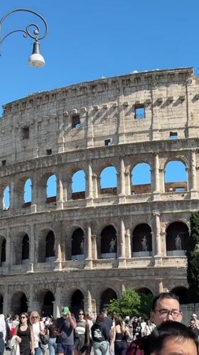 Street performer beatboxes near Rome's Colosseum on sunny afternoon