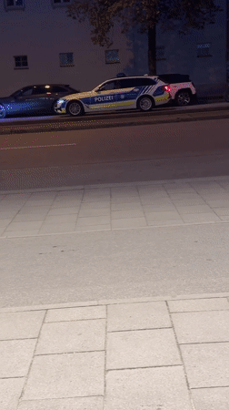 Munich evening scenes: police presence, indoor florals, spring blooms