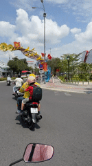 Scooter rider with child passenger filmed in Nha Trang