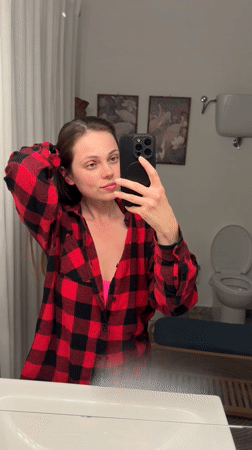 Woman documents Airbnb stay with selfies in Perugia
