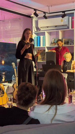 Afternoon open-mic session at a Ko Samui indoor venue