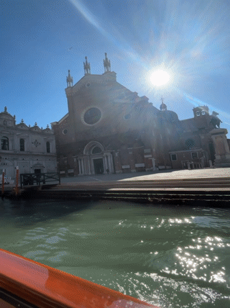 Tourist records sunny boat ride through Venice canals