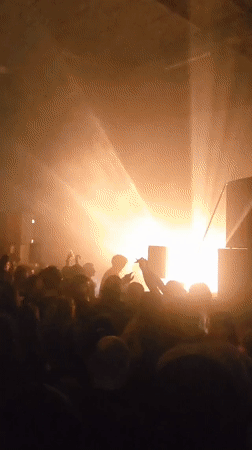 Concert draws crowds in Pantin with colorful stage lighting