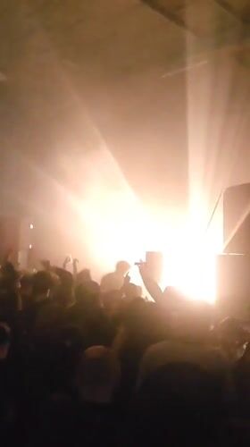 Concert draws crowds in Pantin with colorful stage lighting