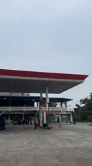Busy fuel stop in Meunasah Pupu, motorcycles queuing up