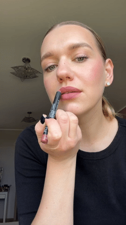 Woman applies makeup, takes selfies in Dreiliņi, Latvia
