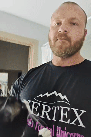 Man takes selfies, plays with cat in Novyi Russia