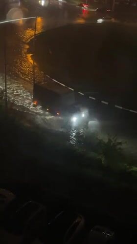 Flooding blocks Stavropol streets as vehicles navigate waterlogged roads