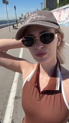 Cyclist falls while recording selfie video in Saratov, Russia