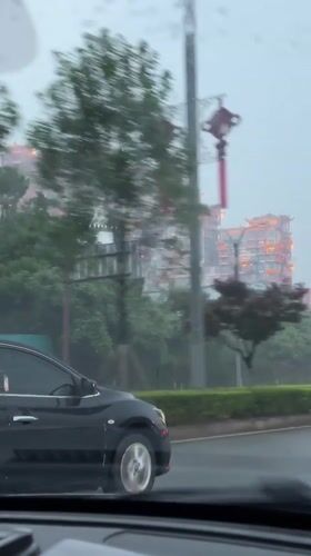 Rainy day traffic observed in Zhangjiajie, China