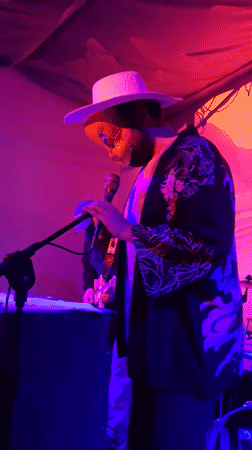 Masked kimono performer plays keyboard show in Batumi