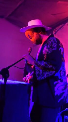 Masked kimono performer plays keyboard show in Batumi