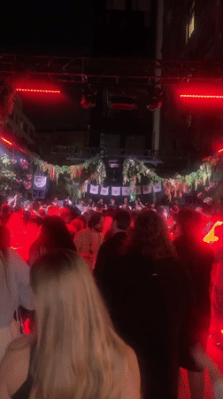 Outdoor concert draws dancing crowds in Moscow night event