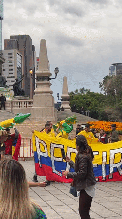 Pereira supporters rally at Angel of Independence, Mexico City