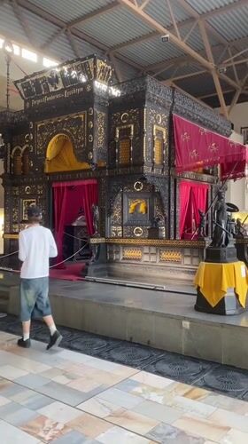 Visitors tour Yekaterinburg Museum of Fine Arts viewing paintings and artifacts
