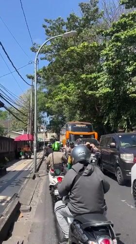 Crawling through Kuta traffic on two wheels